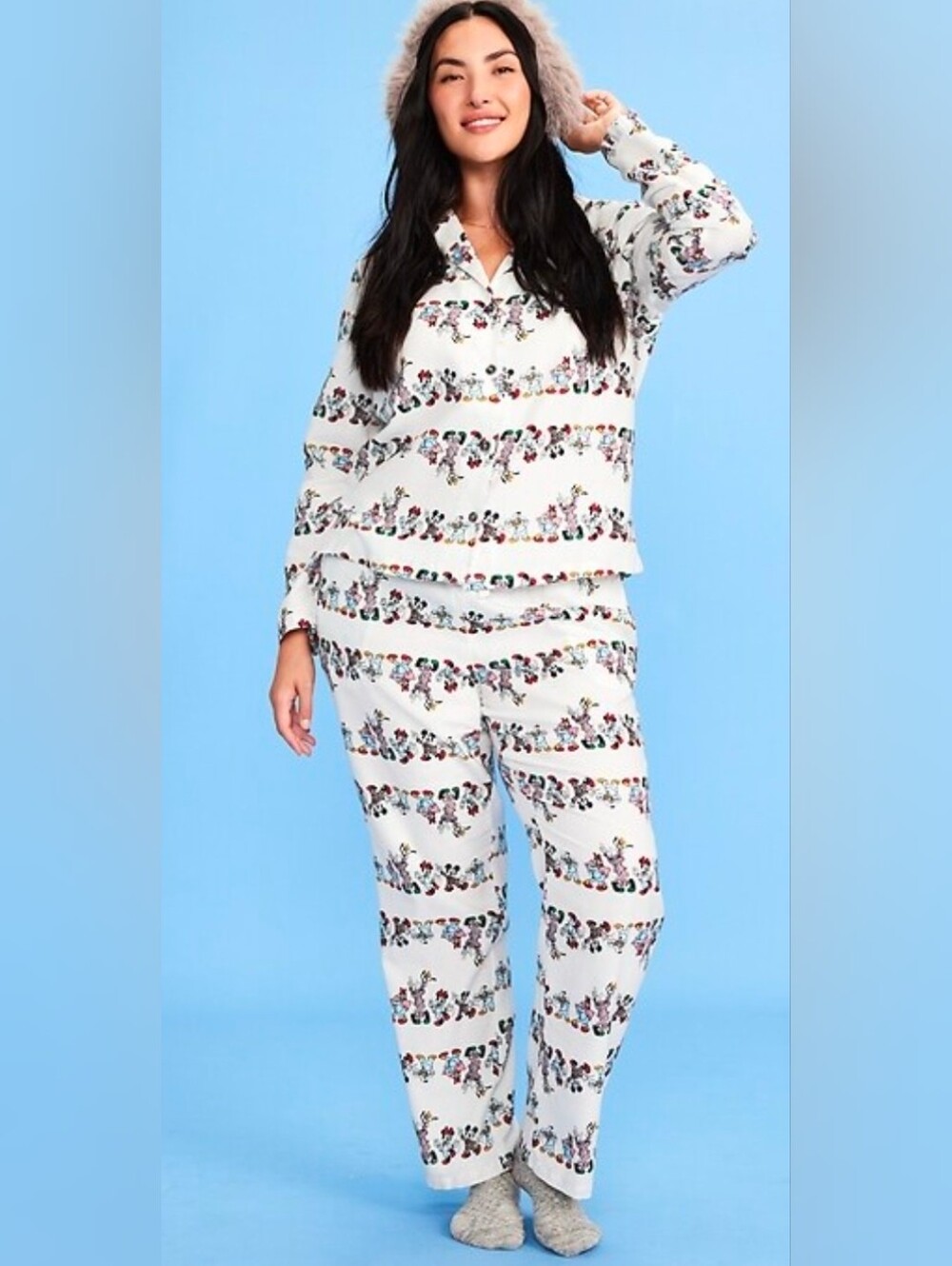 Old Navy White Multi-Color Holiday Character Pajama Set